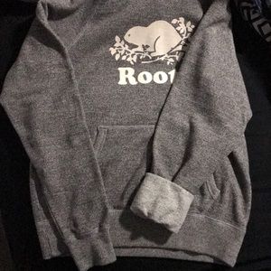Roots Gray Sweater Small